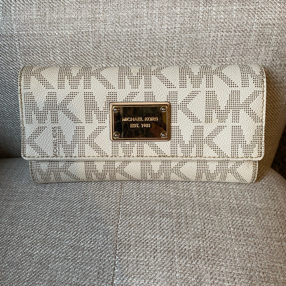Michael Kors Jet Set Checkbook Wallet